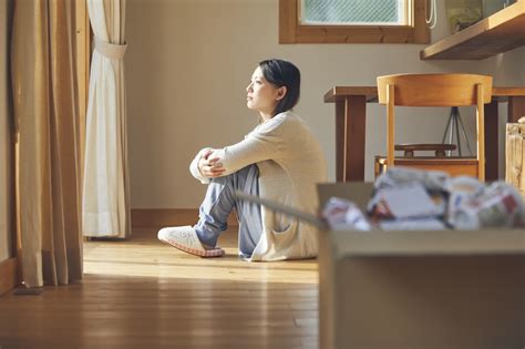 寂し そう な 人|寂しさ・孤独感を感じるシーンと、その感情を癒す方法について。.